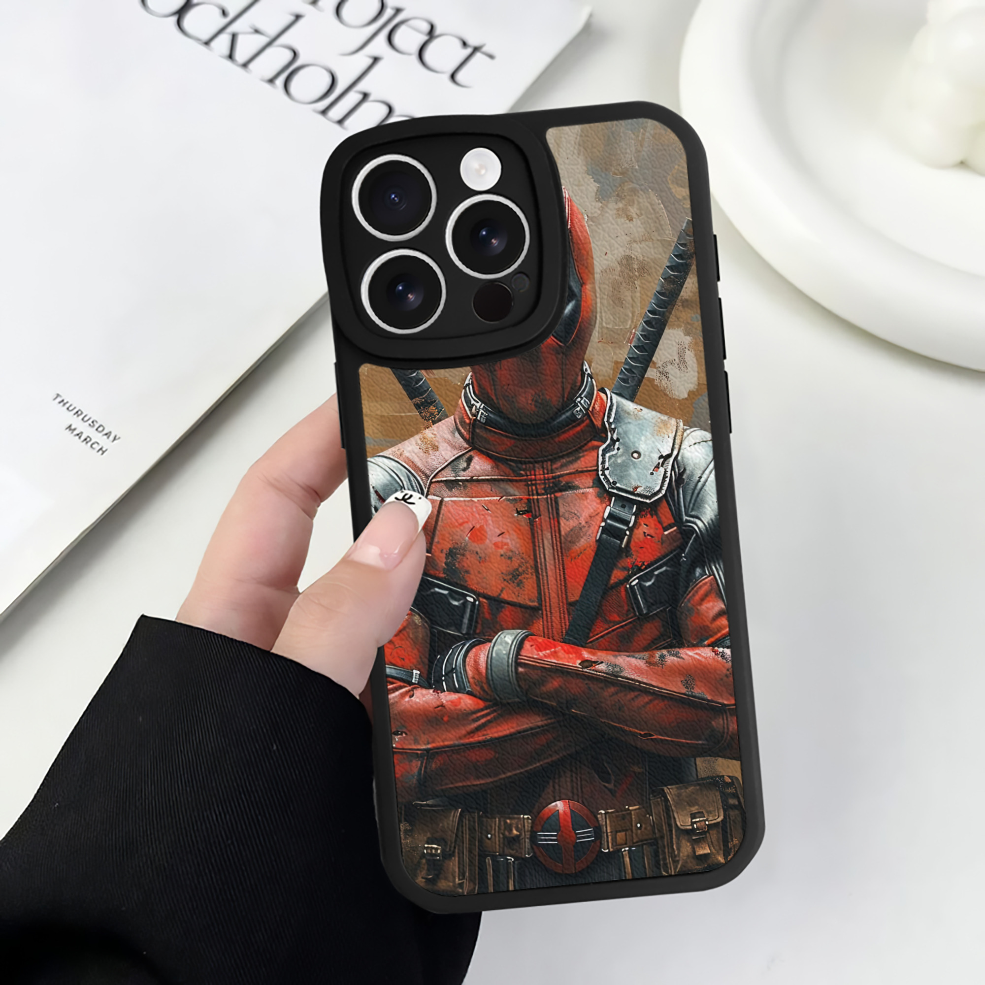 （画像用） Deadpool デッドプール 【iPhone 16シリーズ対応】シリコンスマホケース（レザー調） 材質：シリコン